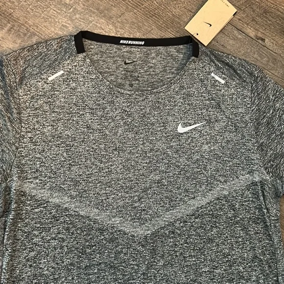Nike Running T-Shirt - Picture 2 of 5